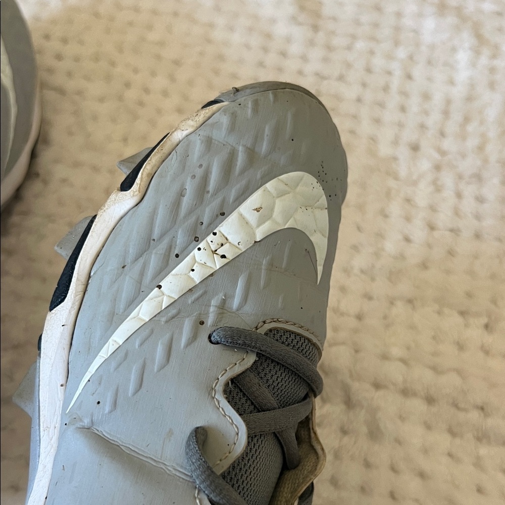 Nike Gray and White Sports Cleats - Picture 4 of 4